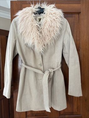 Faux-Fur Collar Tie-Waist Trench Coat in Beige